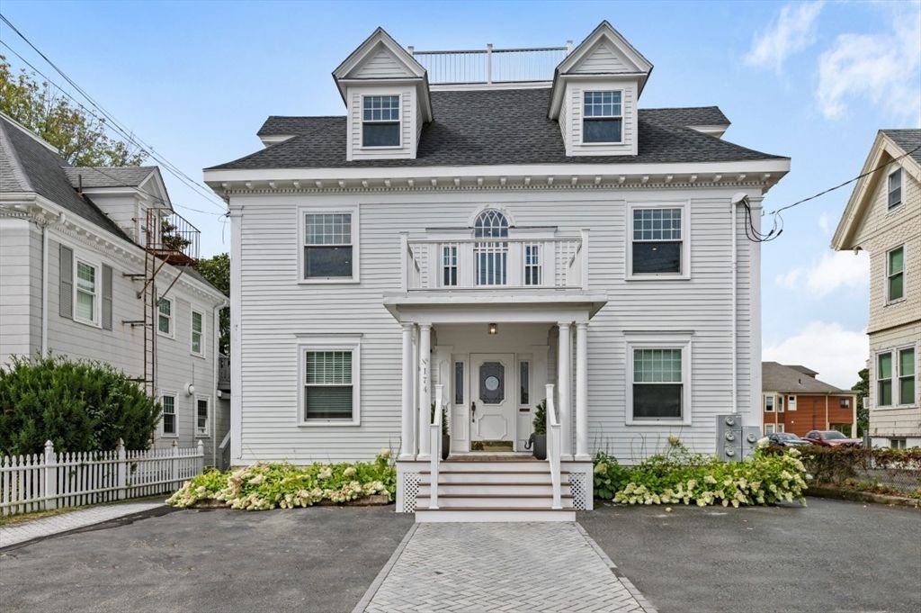 Exterior, Facade, Georgian