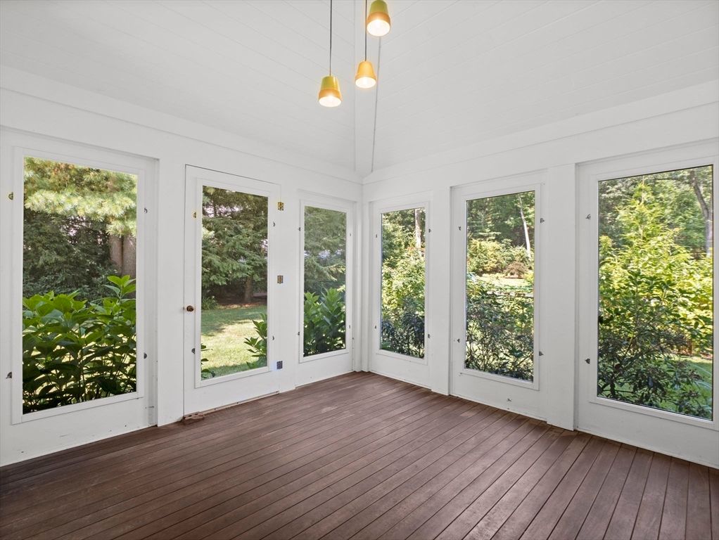 Empty room, Interior, Pendant Lights, Sun Room, Wood Texture Flooring