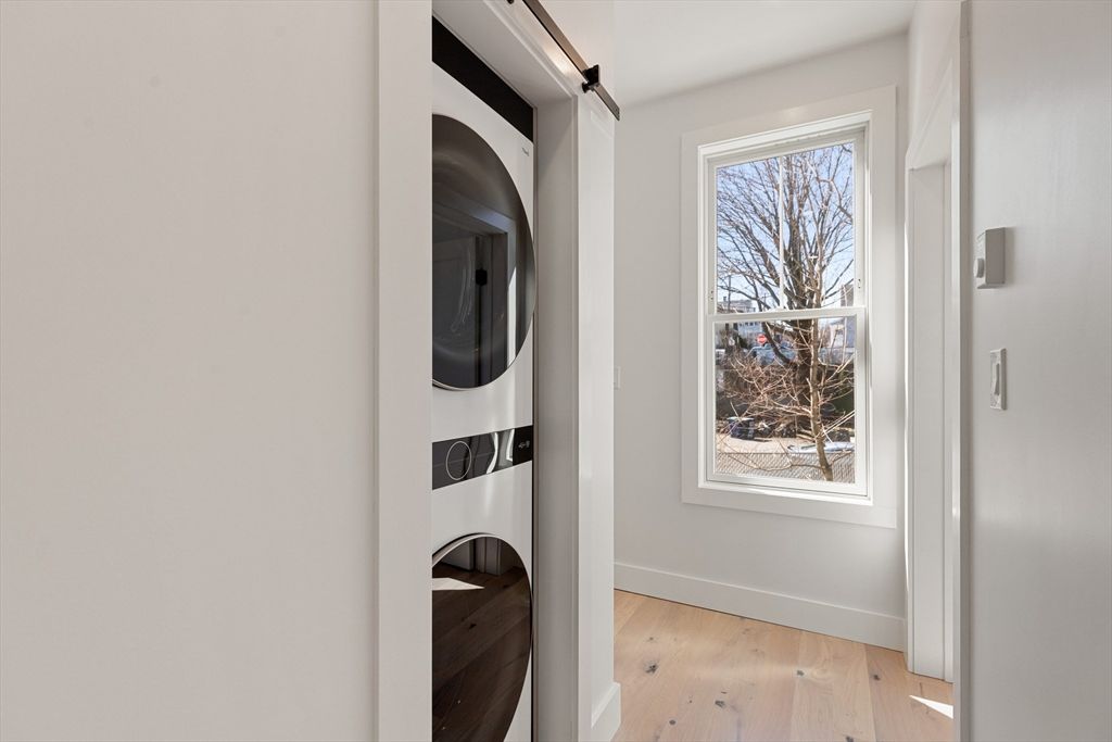 Interior, Utility Closets, Washer, Wood Texture Flooring