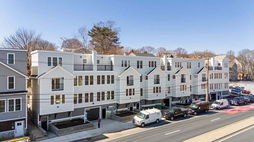 Exterior, Facade, Rowhouse
