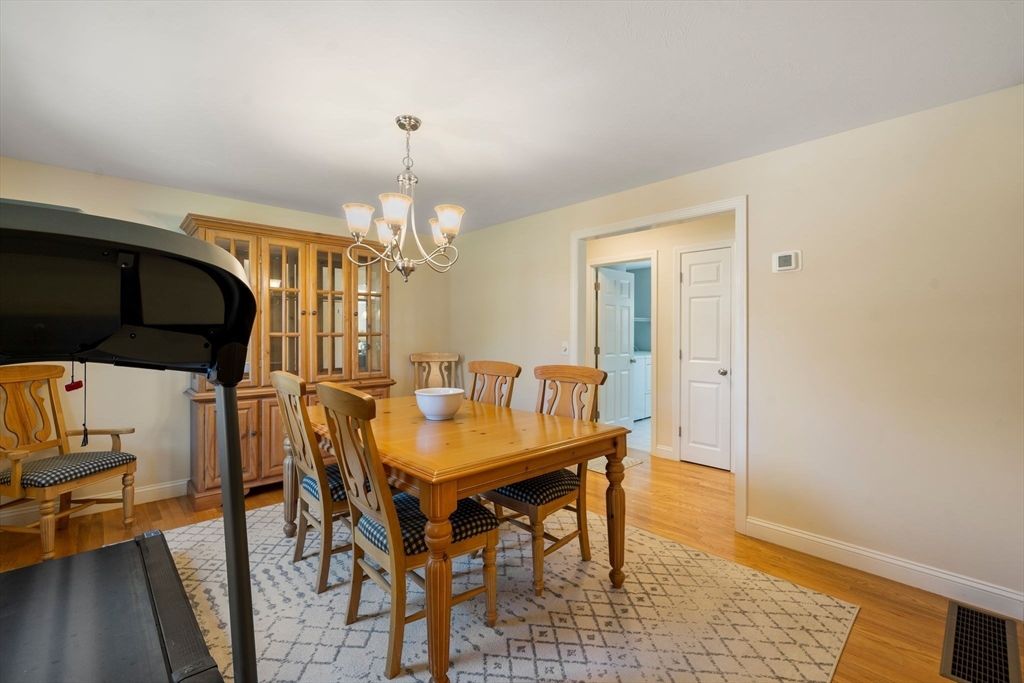 Chandelier, Dining room, Interior, Piano, Wood Texture Flooring