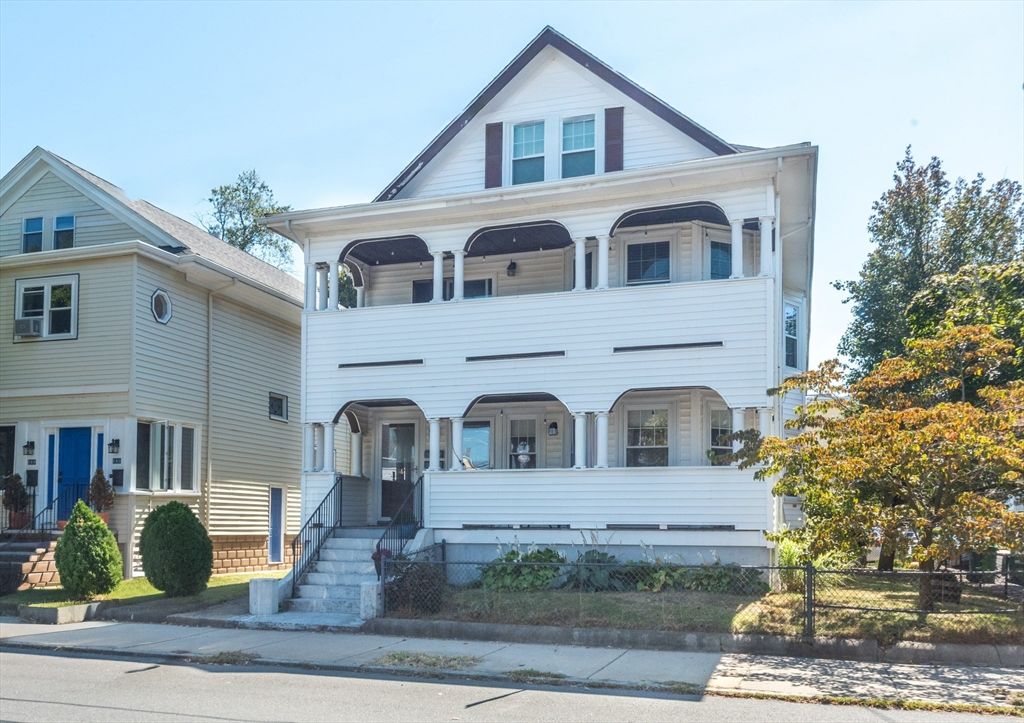 Exterior, Facade, Queen Anne Victorian