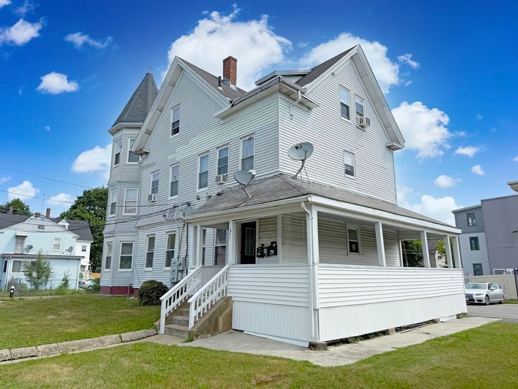 Backyard, Exterior, Facade, Queen Anne Victorian