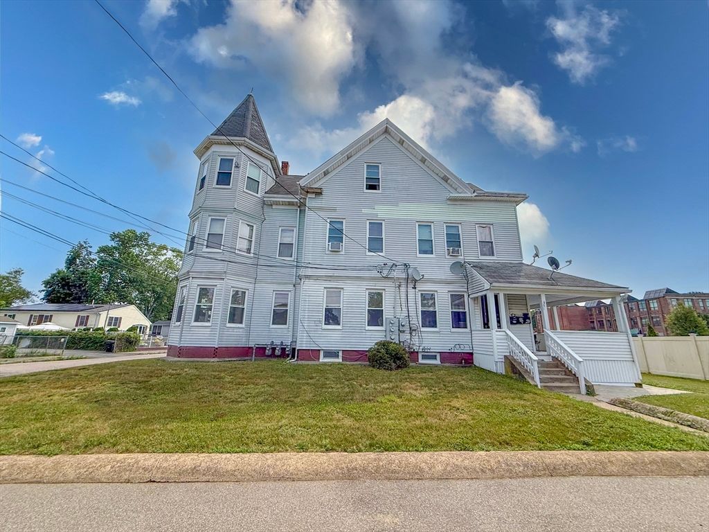 Backyard, Exterior, Facade, Queen Anne Victorian