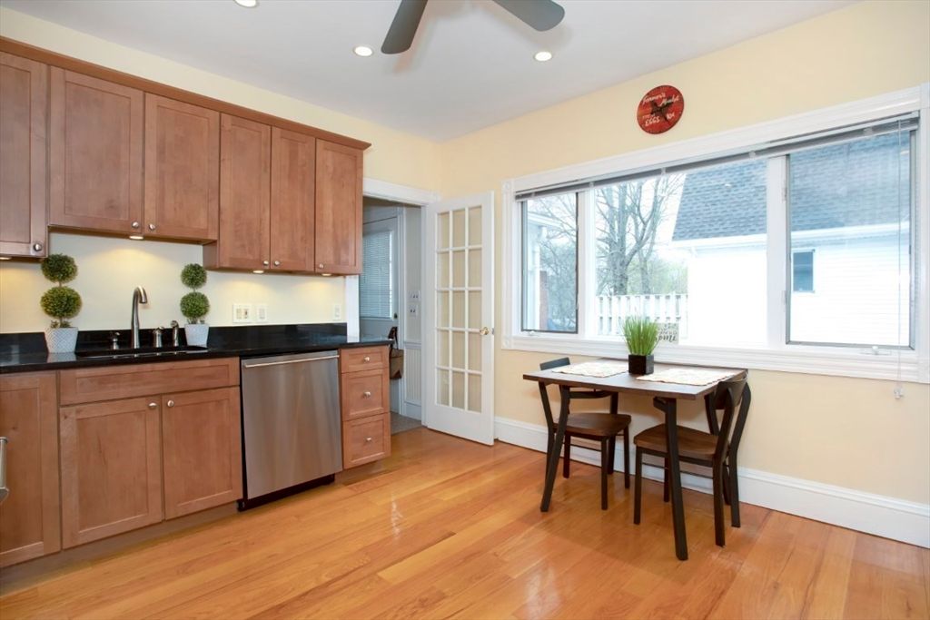 Dining room, Interior, Kitchen, Recessed Lighting, Wood Texture Flooring