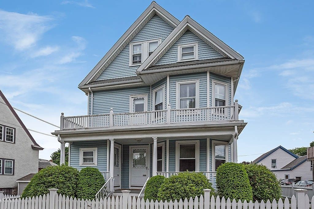 Exterior, Facade, Queen Anne Victorian