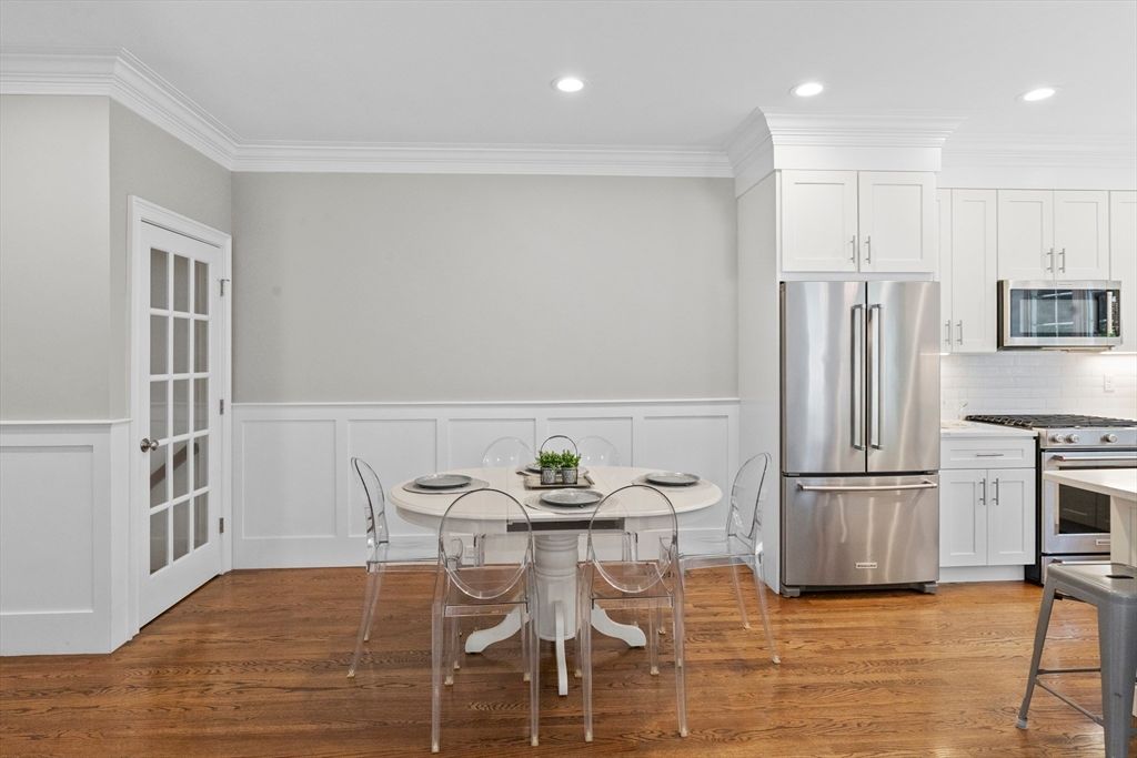Dining room, Interior, Kitchen, Recessed Lighting, Stainless Steel Appliances, Wood Texture Flooring