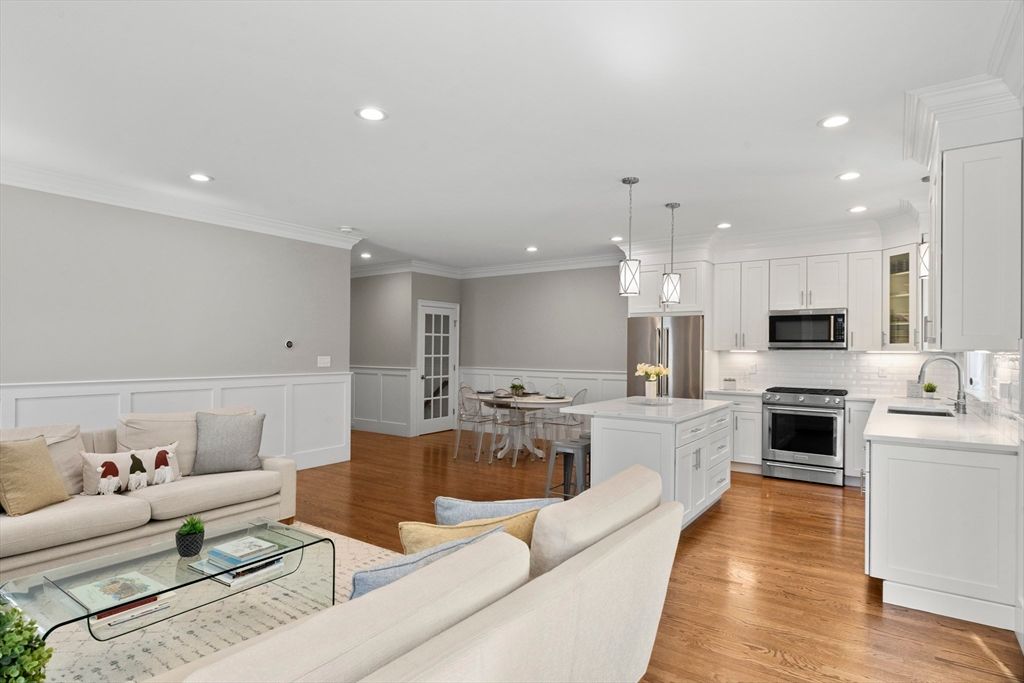 Dining room, Interior, Kitchen, Living room, Pendant Lights, Recessed Lighting, Stainless Steel Appliances, Wood Texture Flooring