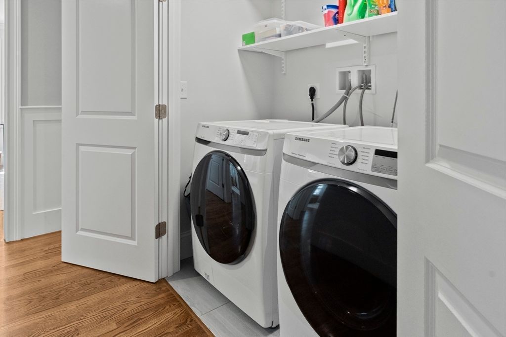 Interior, Utility Closets, Washer, Wood Texture Flooring