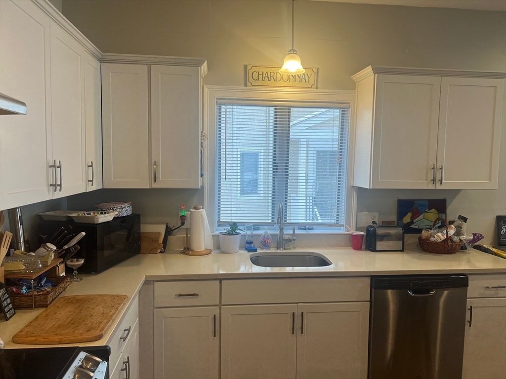 Interior, Kitchen, Pendant Lights, Stainless Steel Appliances