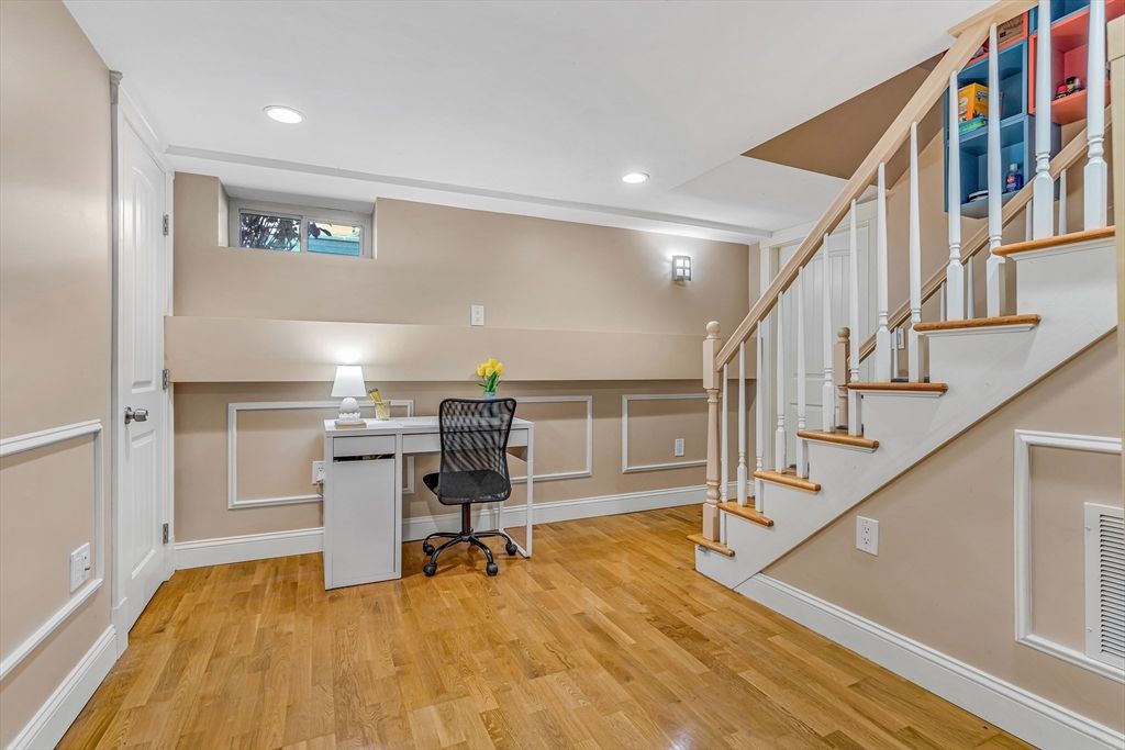 Home Office, Interior, Recessed Lighting, Wood Texture Flooring