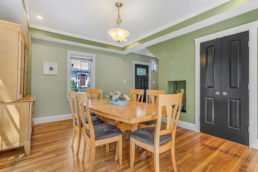 Dining room, Interior, Pendant Lights, Recessed Lighting, Wood Texture Flooring
