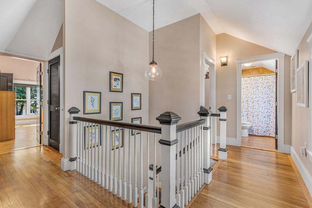 Interior, Pendant Lights, Wood Texture Flooring