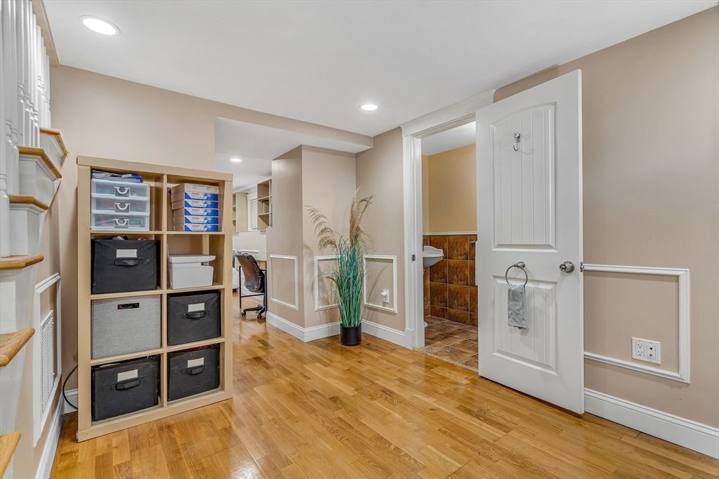 Interior, Recessed Lighting, Wood Texture Flooring