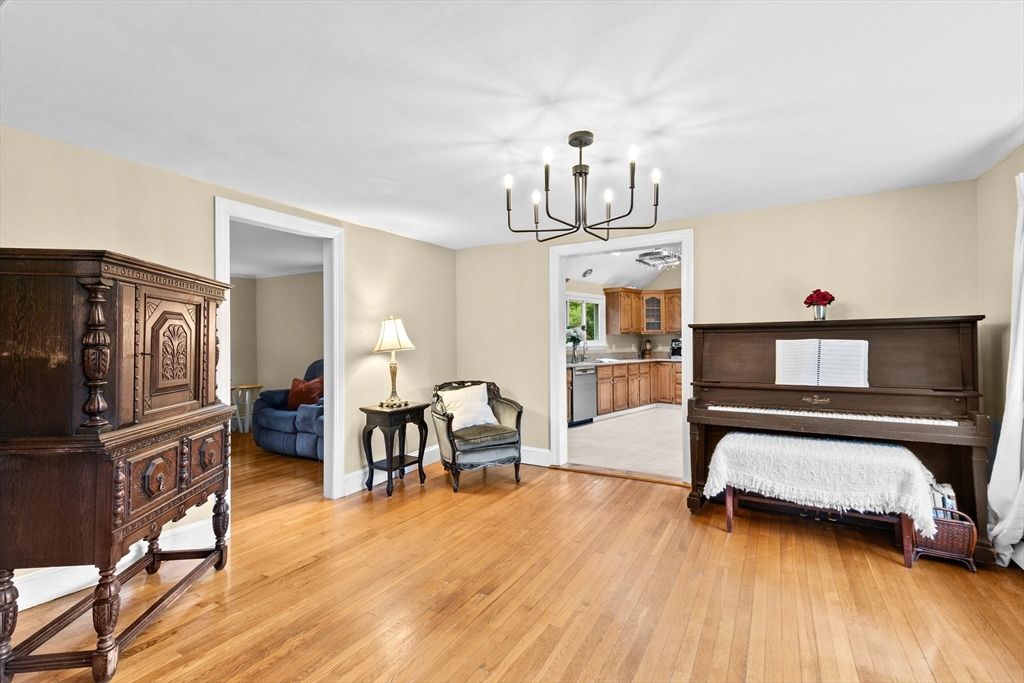 Chandelier, Interior, Piano, Wood Texture Flooring