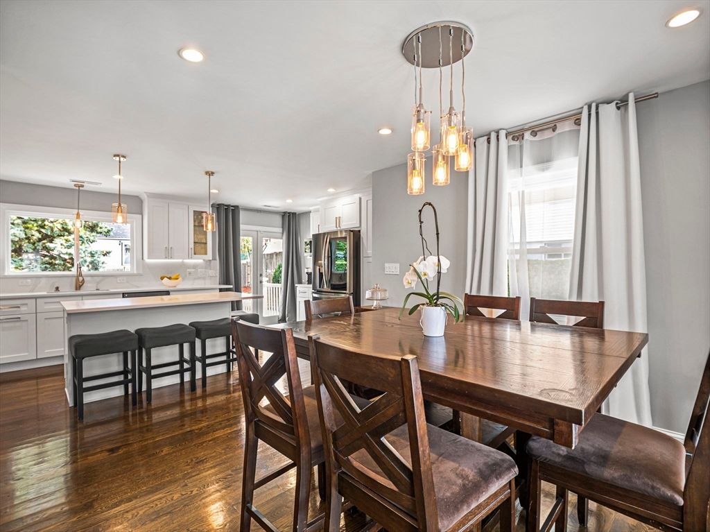 Dining room, Interior, Kitchen, Pendant Lights, Recessed Lighting, Wood Texture Flooring