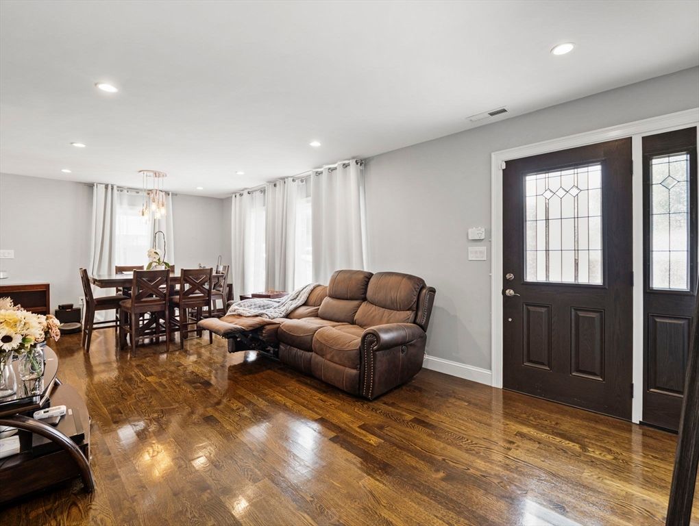 Dining room, Interior, Living room, Pendant Lights, Recessed Lighting, Wood Texture Flooring