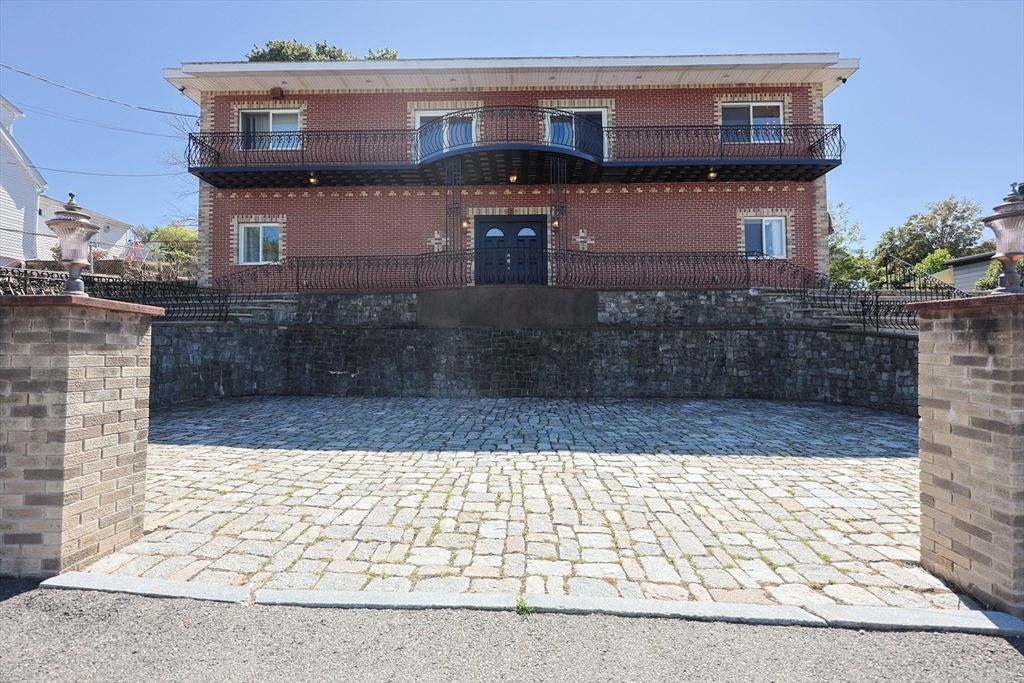 Exterior, Facade, Brick Facade, Rowhouse