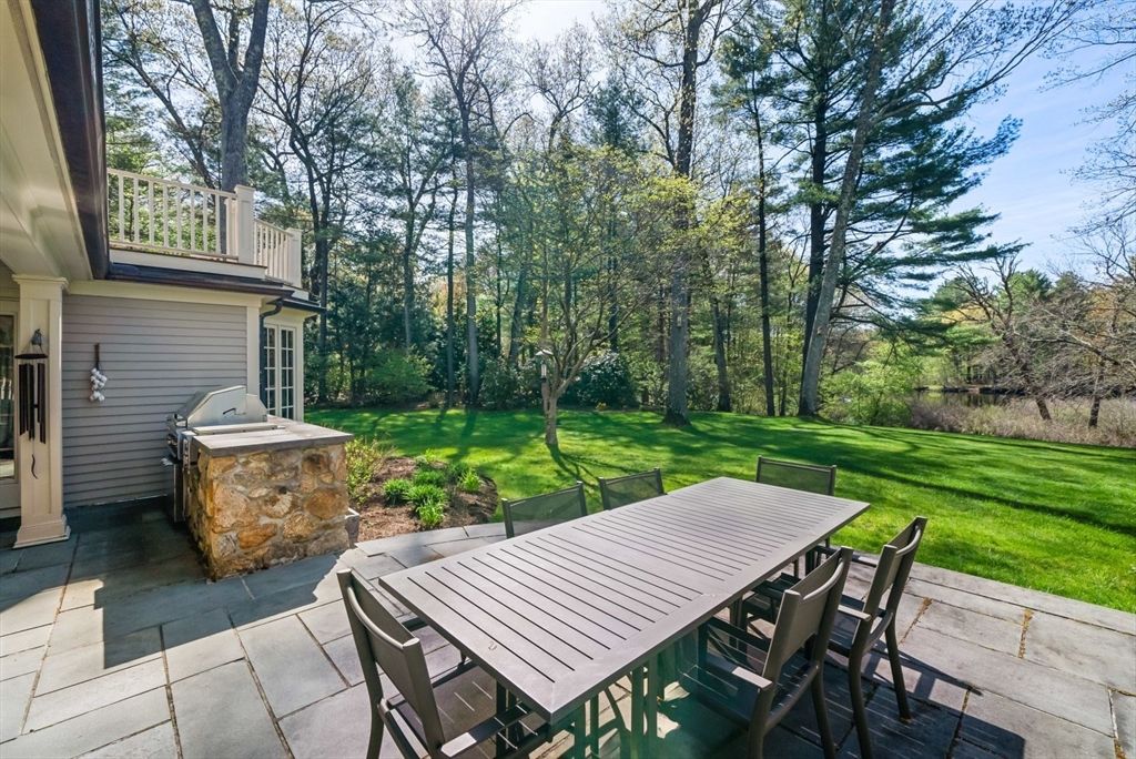 Backyard, Exterior, Outdoor Kitchen