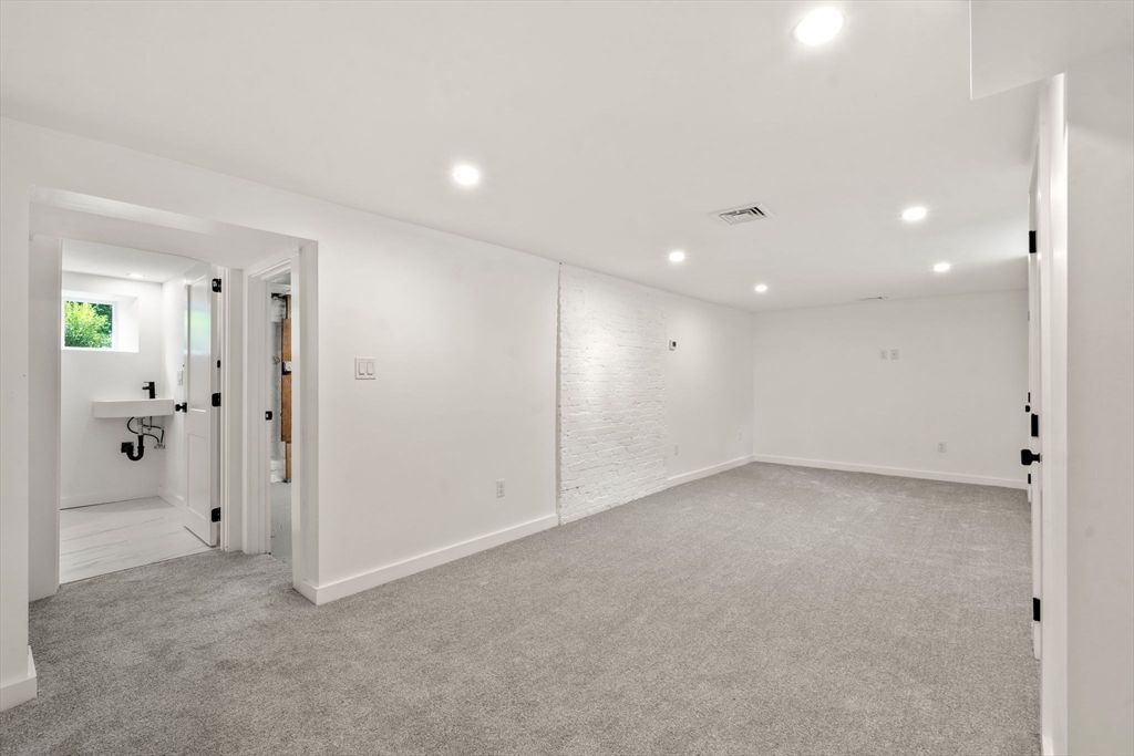 Empty room, Interior, Recessed Lighting
