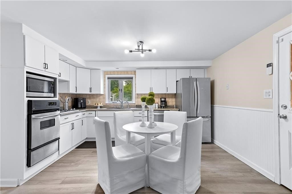 Dining room, Interior, Kitchen, Stainless Steel Appliances, Wood Texture Flooring