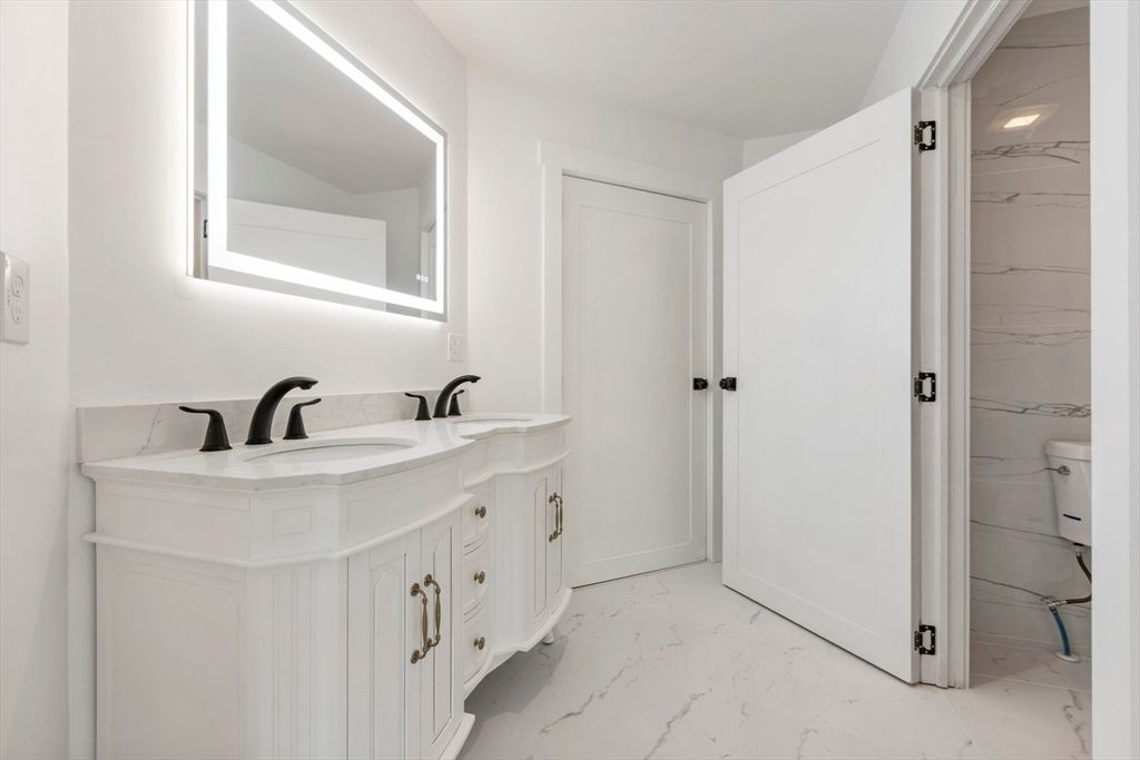 Bathroom, Interior, Marble, Marble Walls