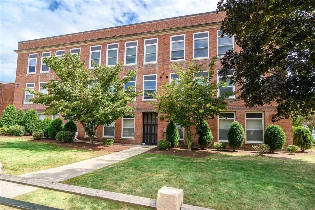Backyard, Exterior, Facade, Brick Facade, Georgian