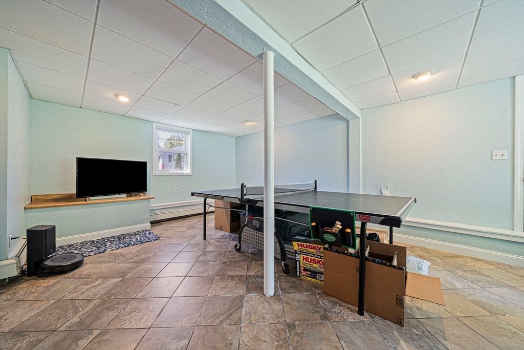 Game Room, Interior, Recessed Lighting