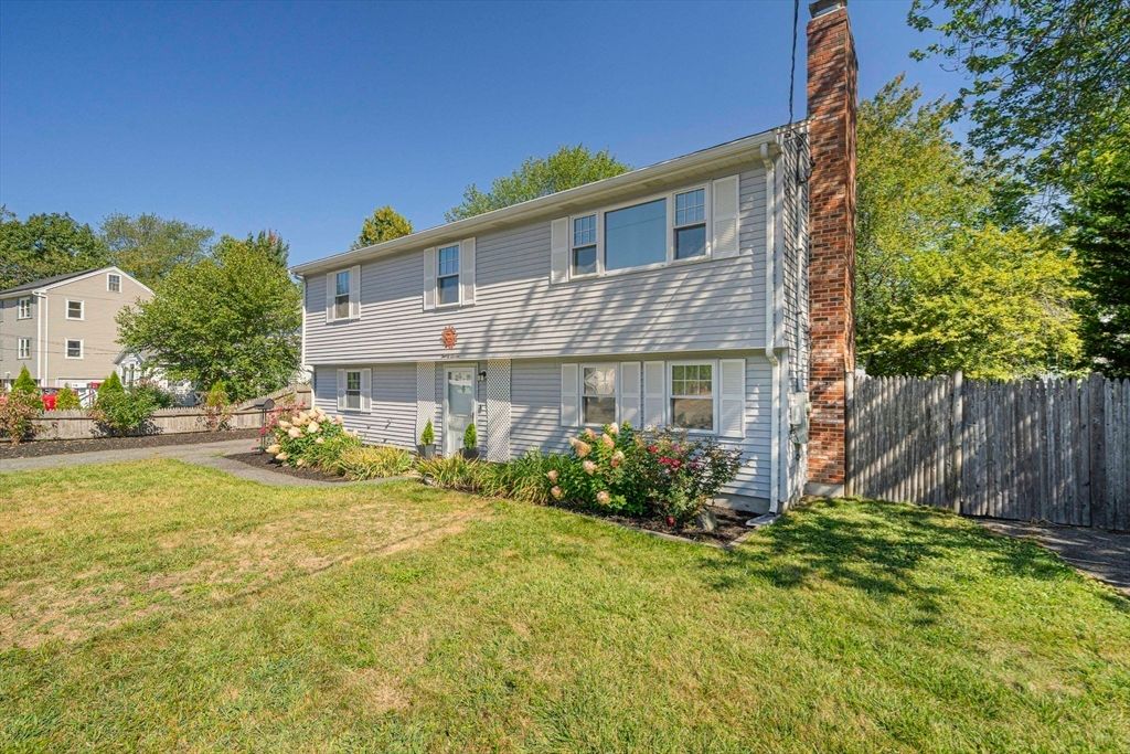 Backyard, Exterior, Facade, Raised Ranch
