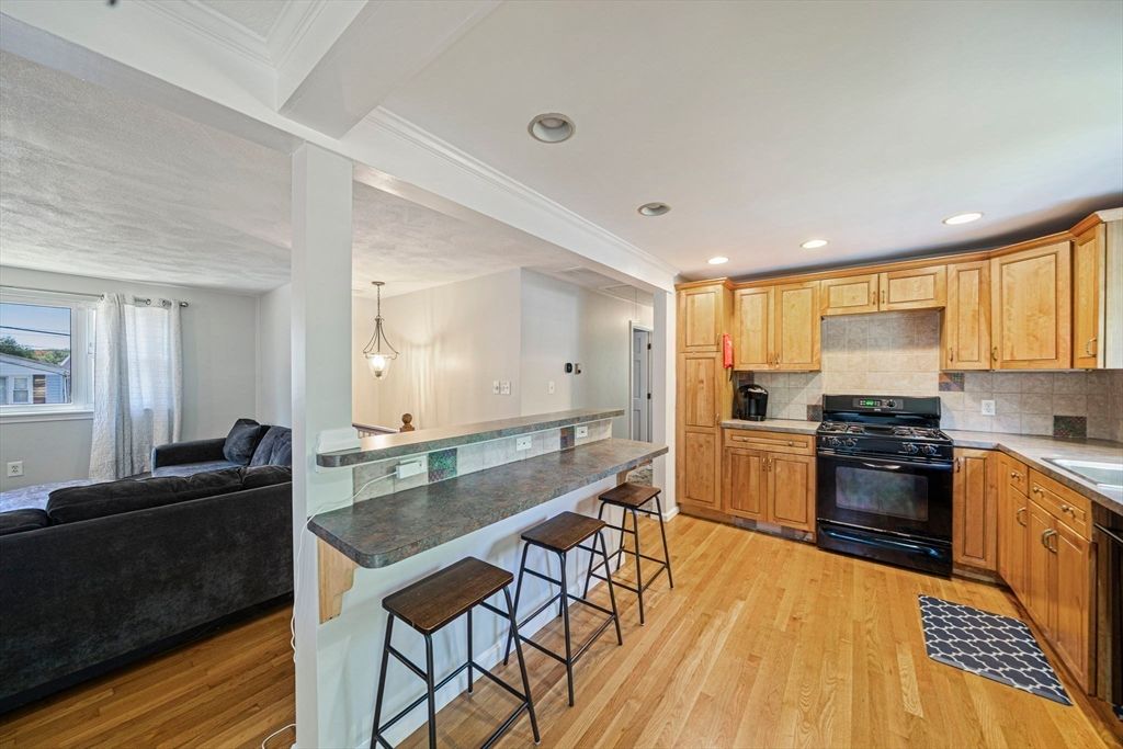 Interior, Kitchen, Living room, Pendant Lights, Recessed Lighting, Wood Texture Flooring