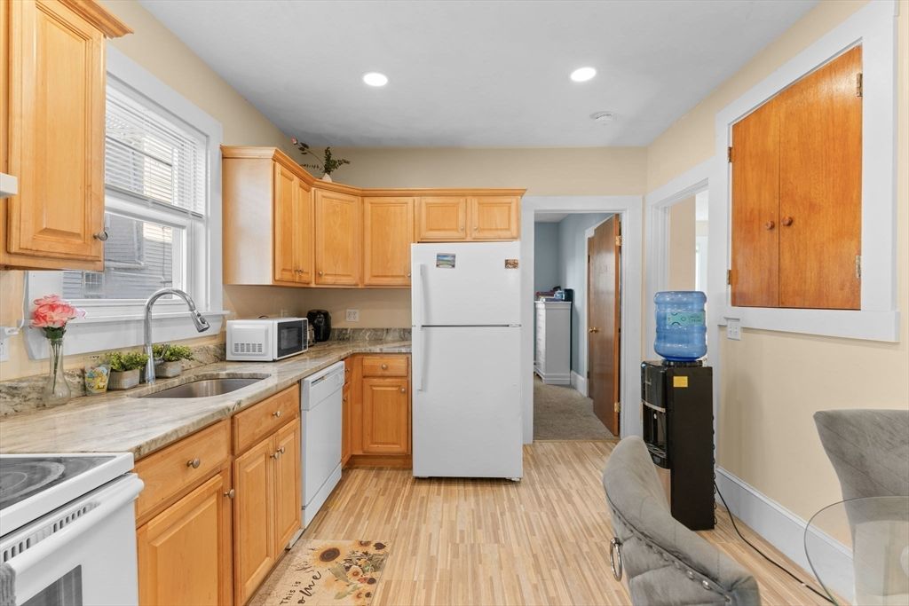 Interior, Kitchen, Recessed Lighting, Wood Texture Flooring