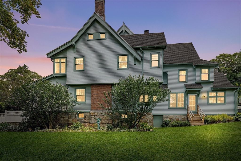 Exterior, Facade, Brick Facade, Queen Anne Victorian