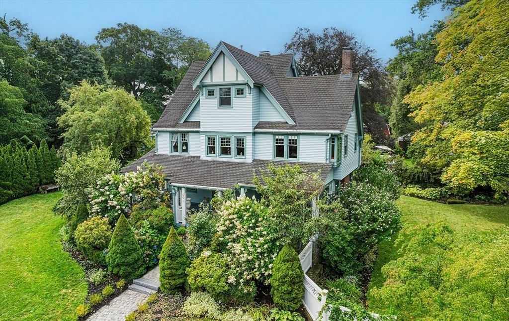 Backyard, Exterior, Facade, Queen Anne Victorian