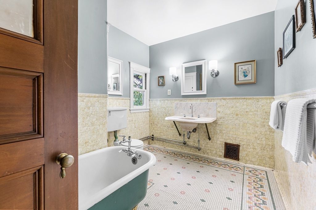 Bathroom, Free Standing Baths, Interior