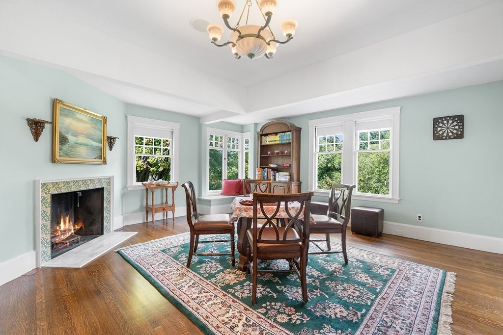 Chandelier, Dining room, Fireplace, Interior, Wood Texture Flooring