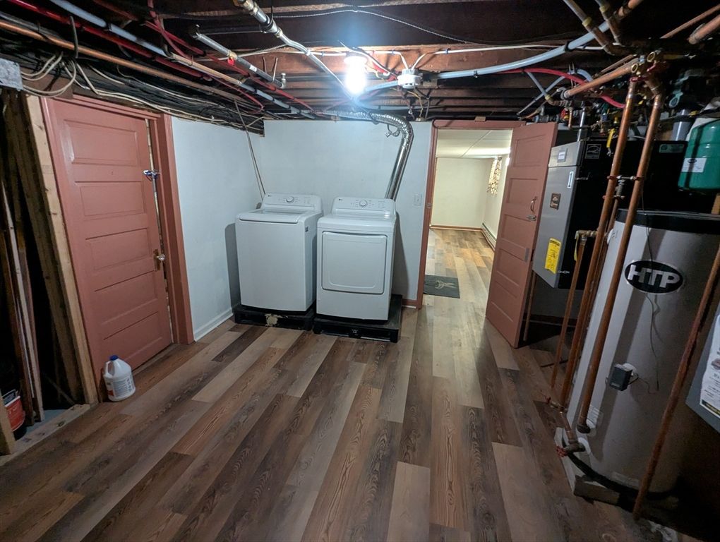 Interior, Washer, Wood Texture Flooring