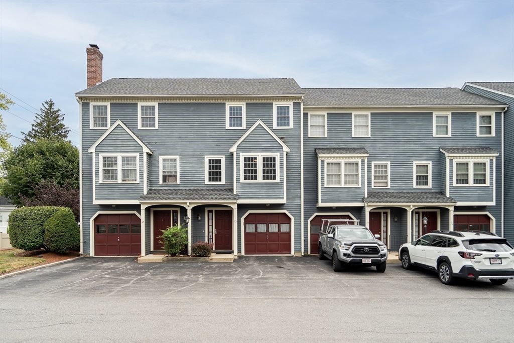 Attached, Exterior, Facade, Rowhouse