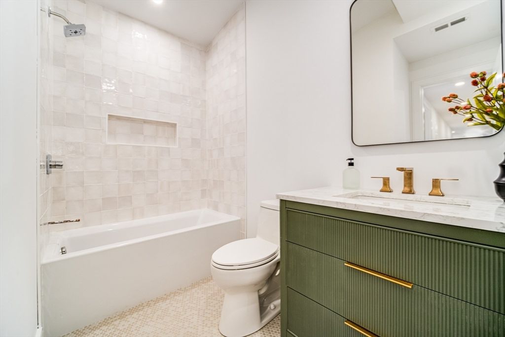 Bathroom, Interior, Recessed Lighting