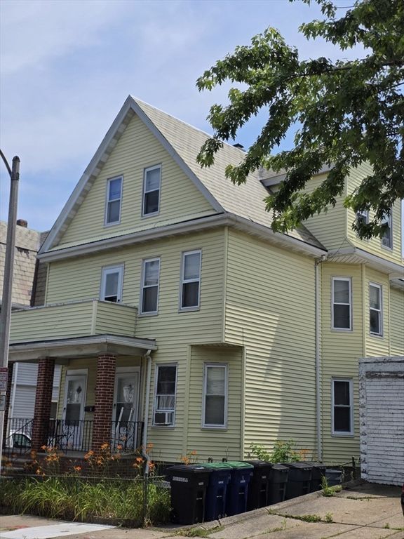 Exterior, Facade, Brick Facade, Queen Anne Victorian