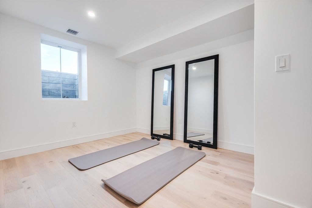 Fitness Equipment, Interior, Recessed Lighting, Wood Texture Flooring