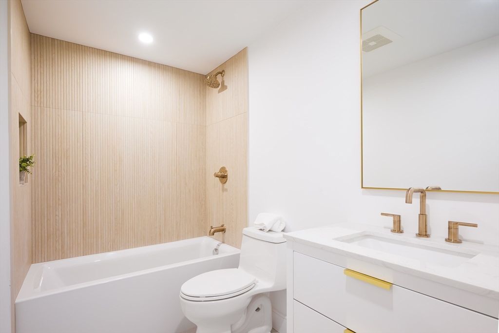Bathroom, Interior, Recessed Lighting