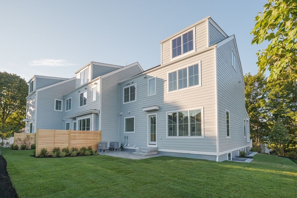 Exterior, Facade, Rowhouse