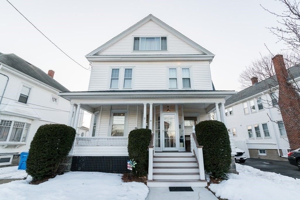 Exterior, Facade, Queen Anne Victorian