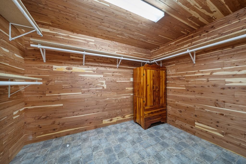 Empty room, Interior, Wooden Ceilings, Wooden Walls