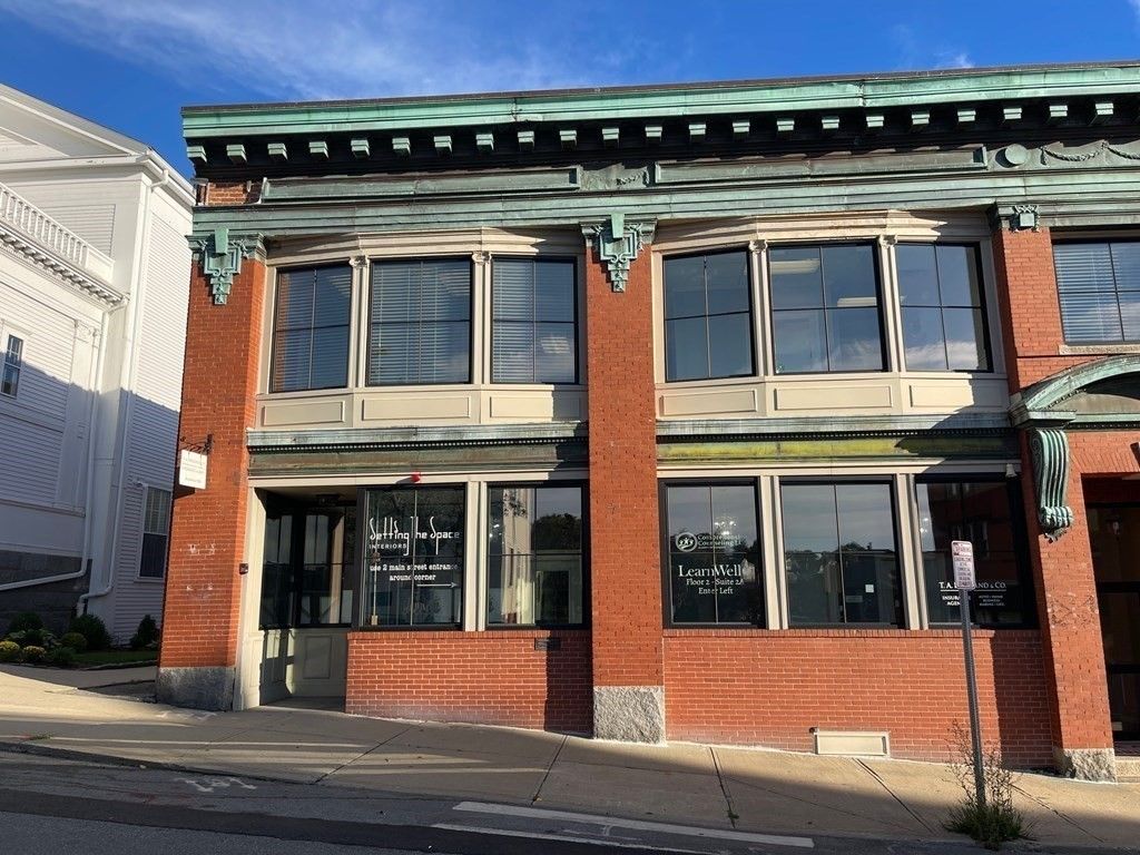 Exterior, Facade, Brick Facade, Rowhouse