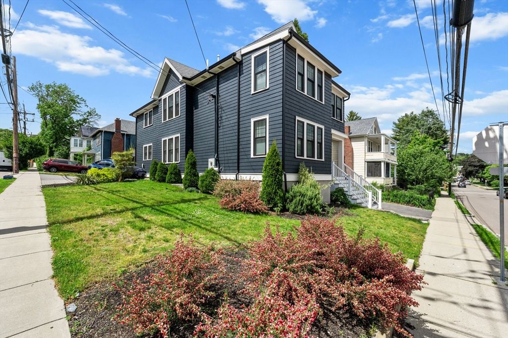 Exterior, Facade, Queen Anne Victorian