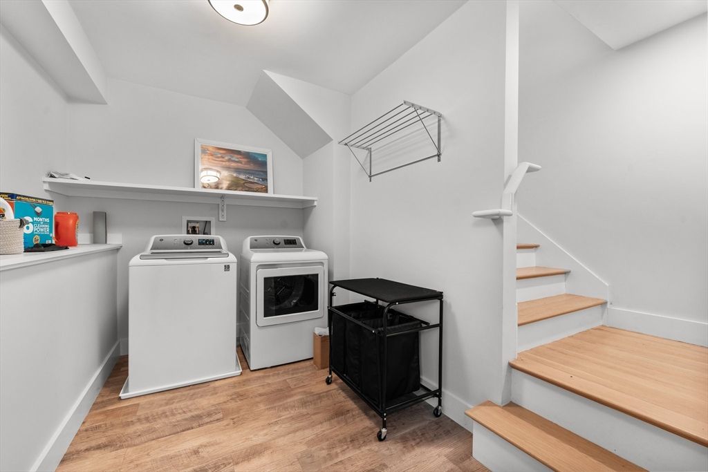 Interior, Washer, Wood Texture Flooring