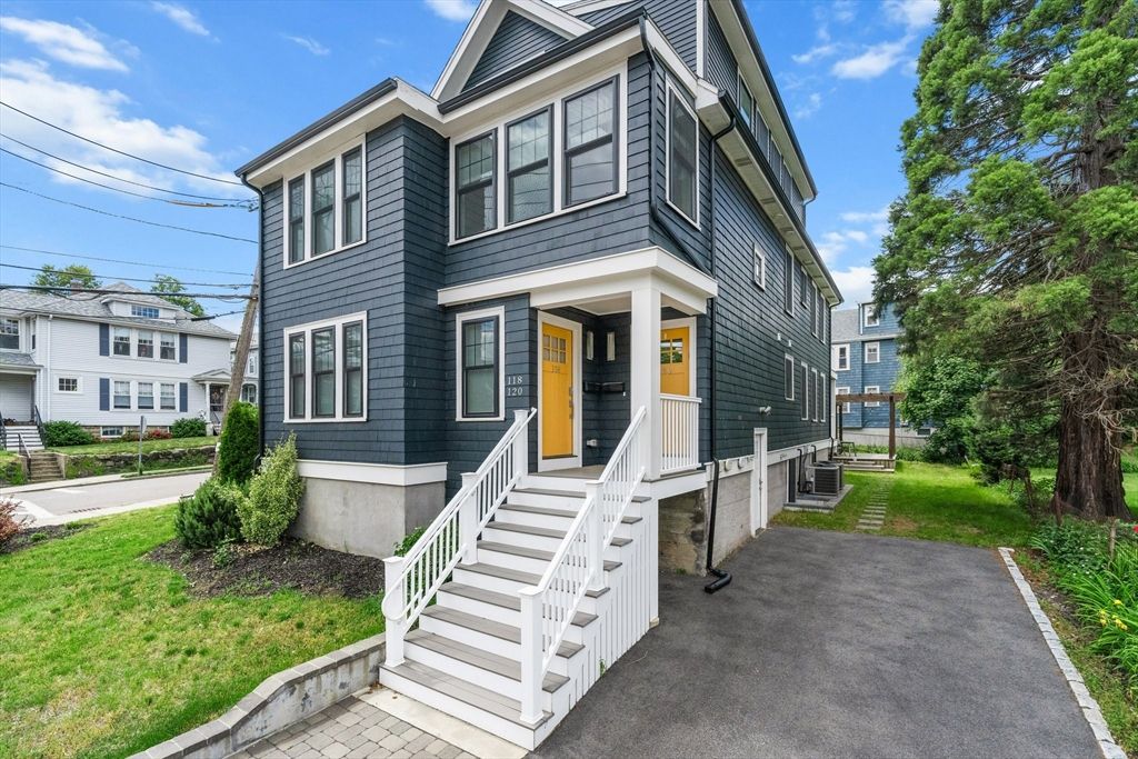 Exterior, Facade, Queen Anne Victorian