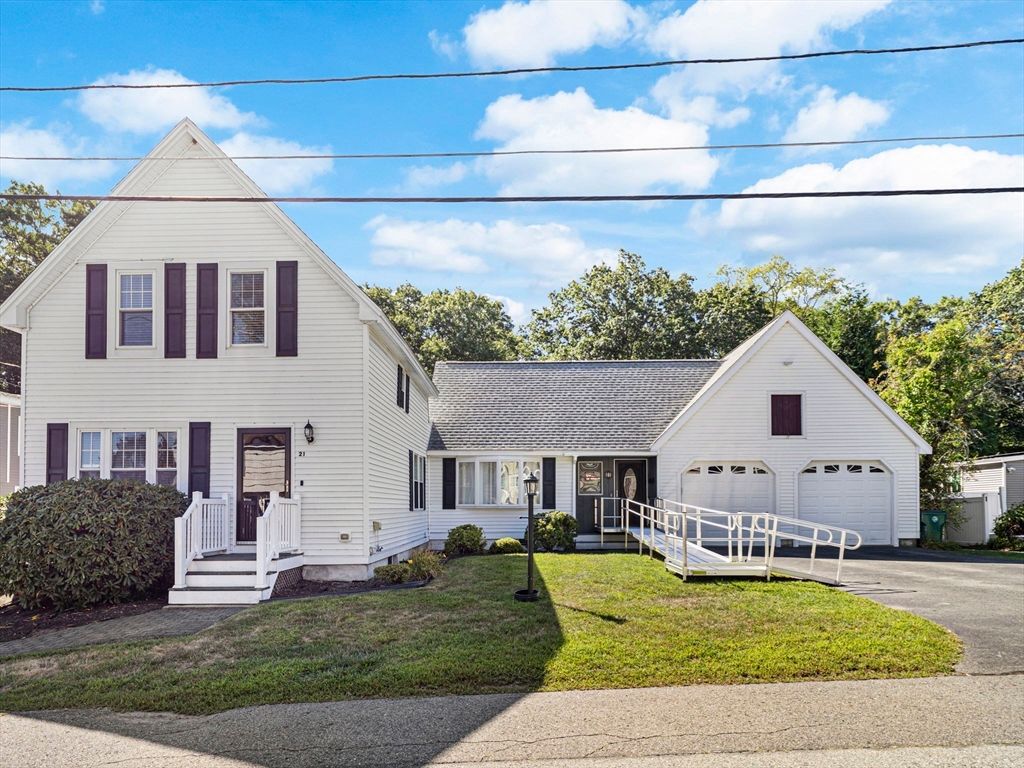 Attached, Detached Garage, Exterior, Facade, Farmhouse