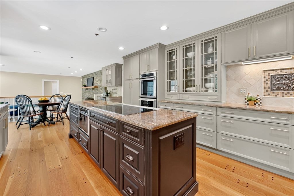 Dining room, Interior, Kitchen, Recessed Lighting, Stainless Steel Appliances, Wood Texture Flooring